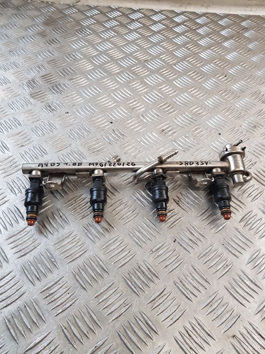 Listwa Wtryskowa 058133681 + Wtryski Audi A4 B5 1.8B 96R-