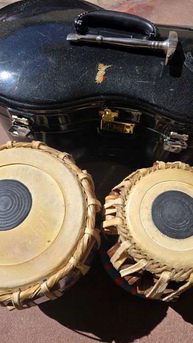 Tablá - instrume to de percussão indiano