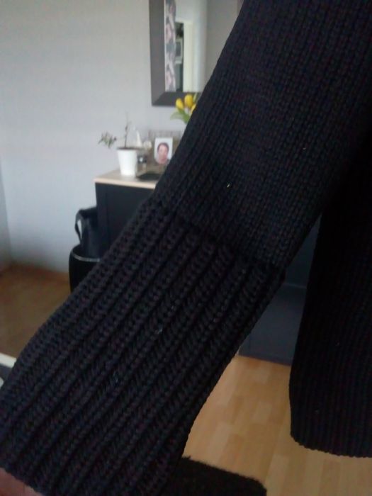 Czarny sweterek Zara