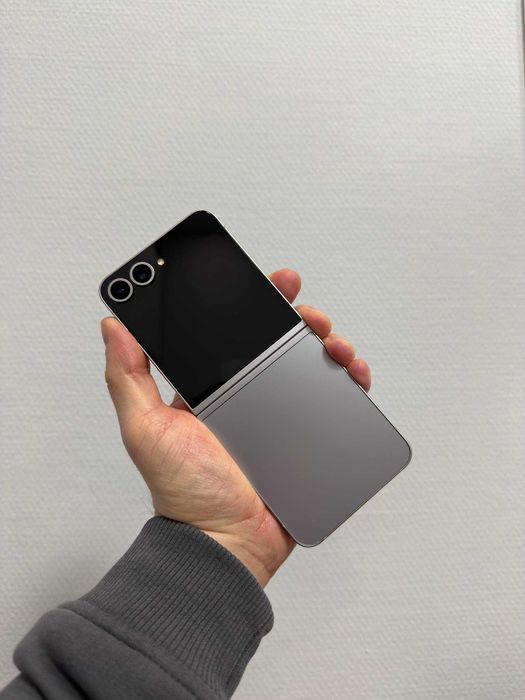 Продам Samsung Galaxy Flip6 12/256GB Silver