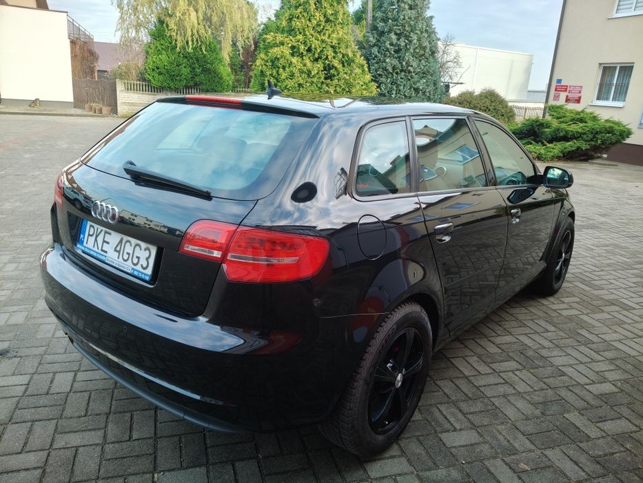 AUDI A3 1.6 TDI diesel czarna z jasnym środkiem zadbana