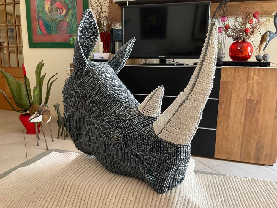 SALDO INCRIVEL! CABEÇA de Rinoceronte Missangas e Fio - Obra de Arte!