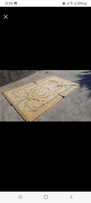 Carpete de Arraiolos grande