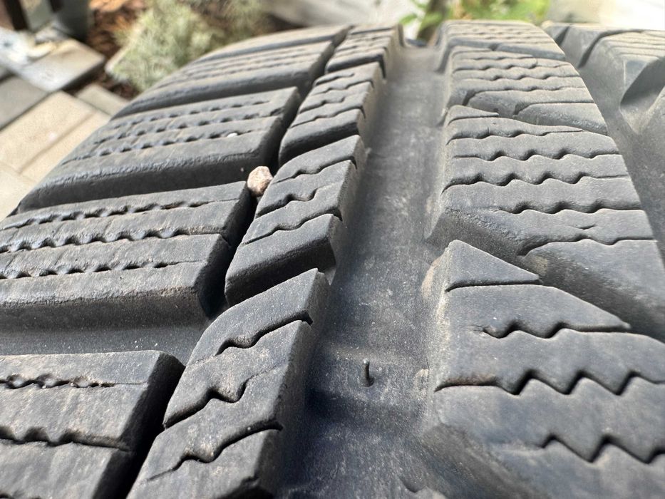 Opony zimowe KUMHO 215 45 r18