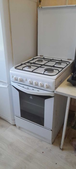 Плита газова б/у  INDESIT