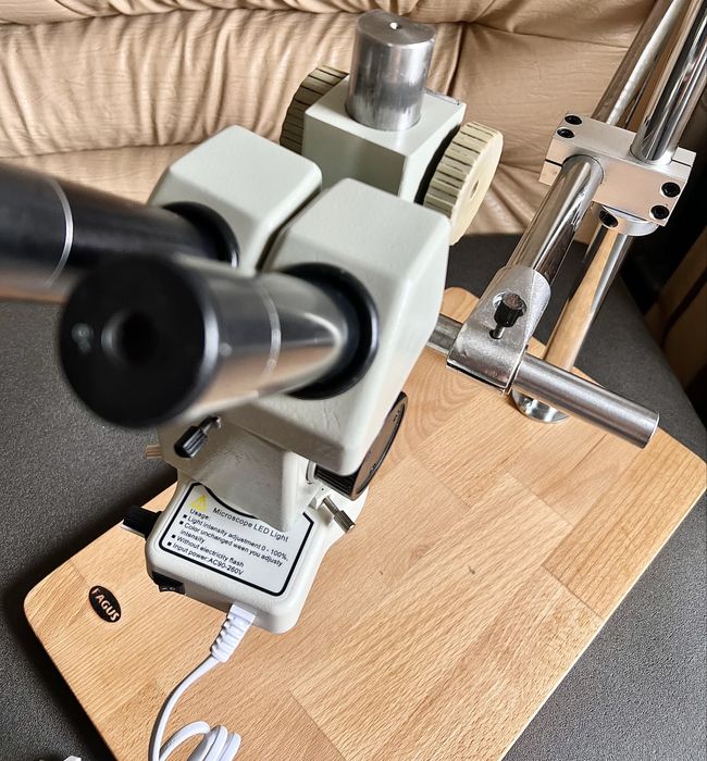 Мікроскоп МБС зі зручним підйомнником на універсальному штативі F-150