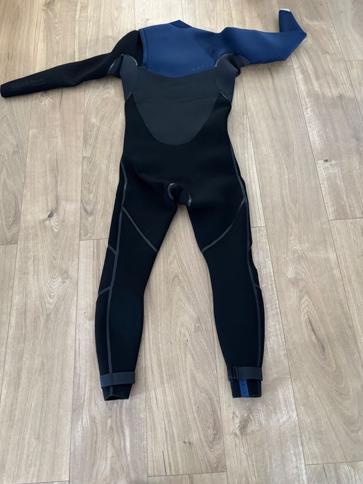 Vendo fato surf 4/3 Deeply (M) NOVO