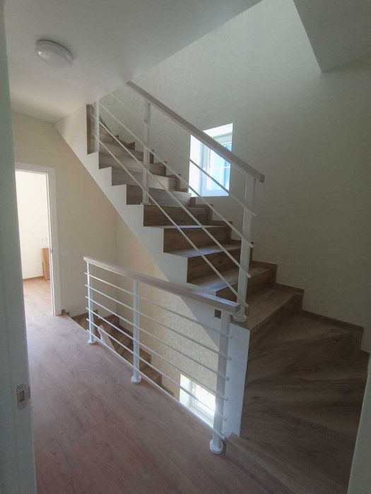 Сходи на замовлення металеві каркаси дерев'яні сходинки