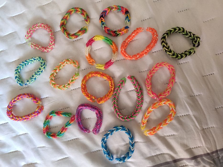 Bolsa pequena + pulseiras de elásticos