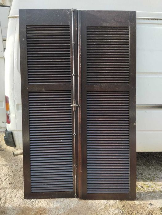 Portas/ Portadas Venezianas de Madeira