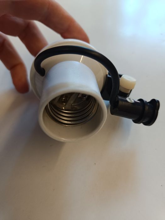 Oprawka E-27 z czujnikiem zmierzchowym