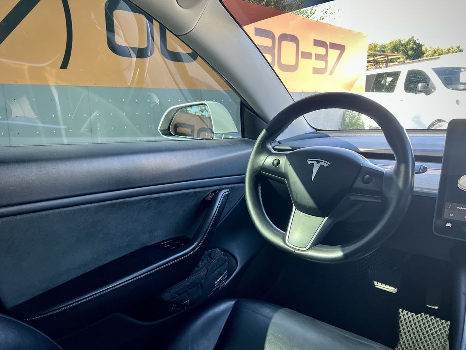 Продам Tesla 3.