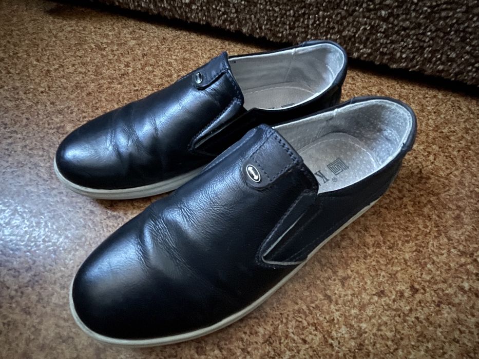 Туфлі хлопчакові.           ….