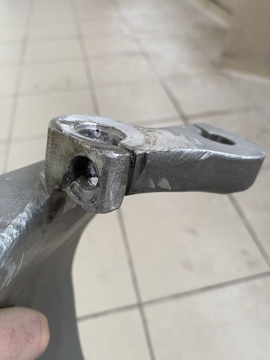 Поворотний кулак (правий) алюміневий ауді а8д2