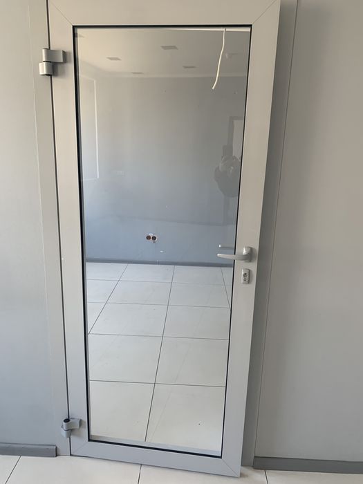 Двери стеклянные