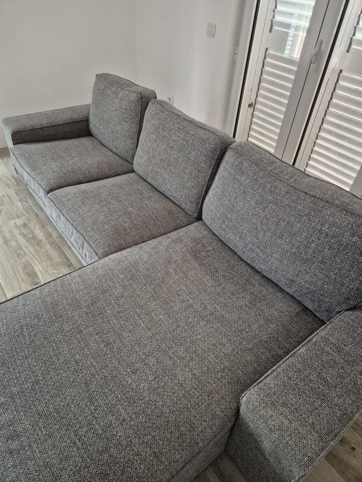 Sofá com chaise long cinzento