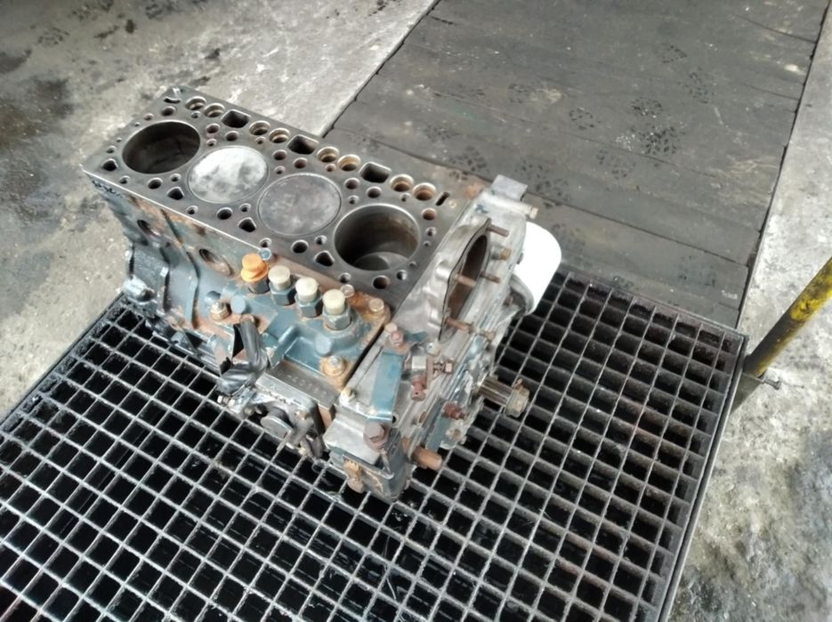 Kubota silnik V1200, blok silnika, dół silnika