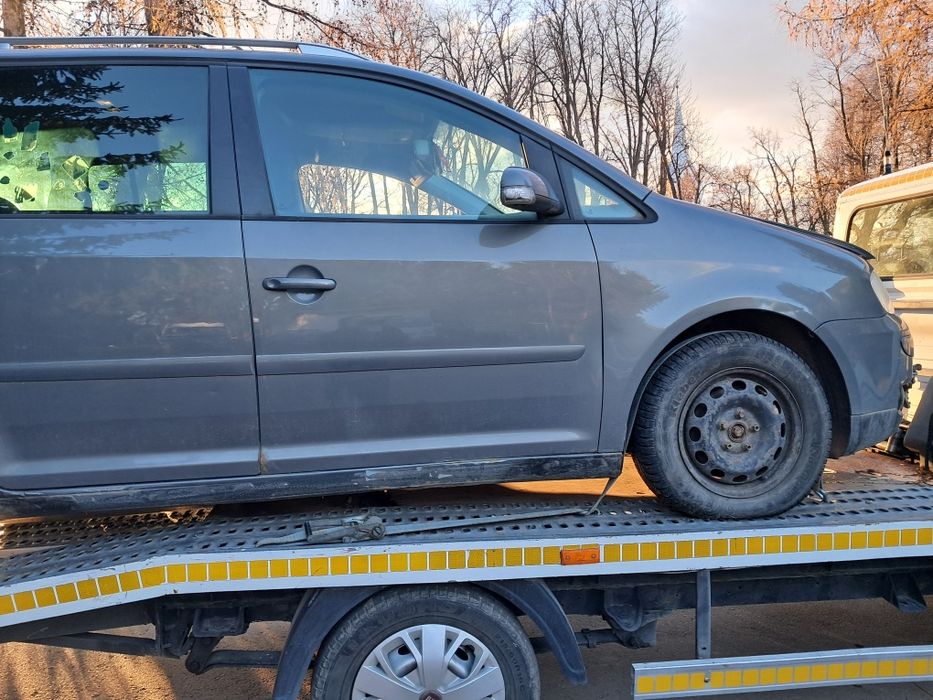 Vw Touran 2.0 tdi zderzak lampy pas przedni wszystkie części