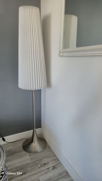 Sprzedam lampę podłogową