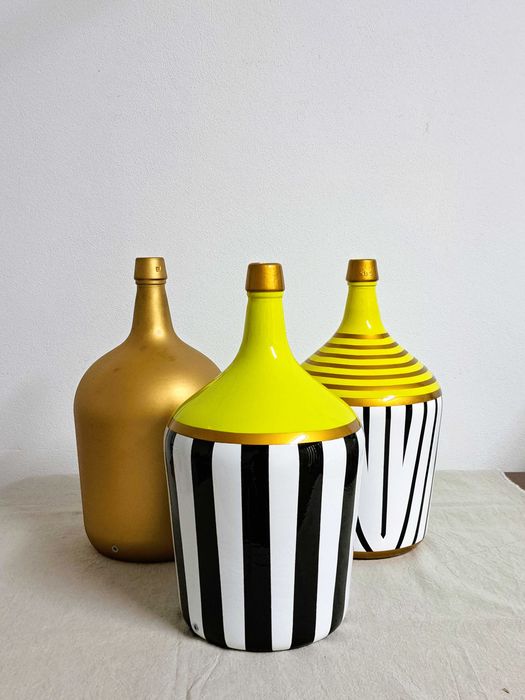3 garrafões pintados à pistola para decoração ou eletrificação