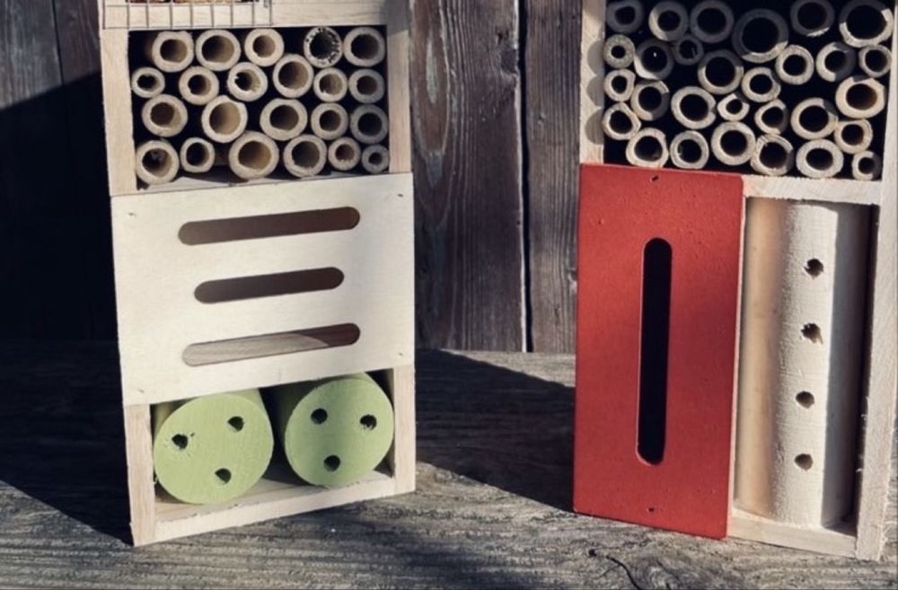 Хатинка будиночок для комахгарна та корисна річ