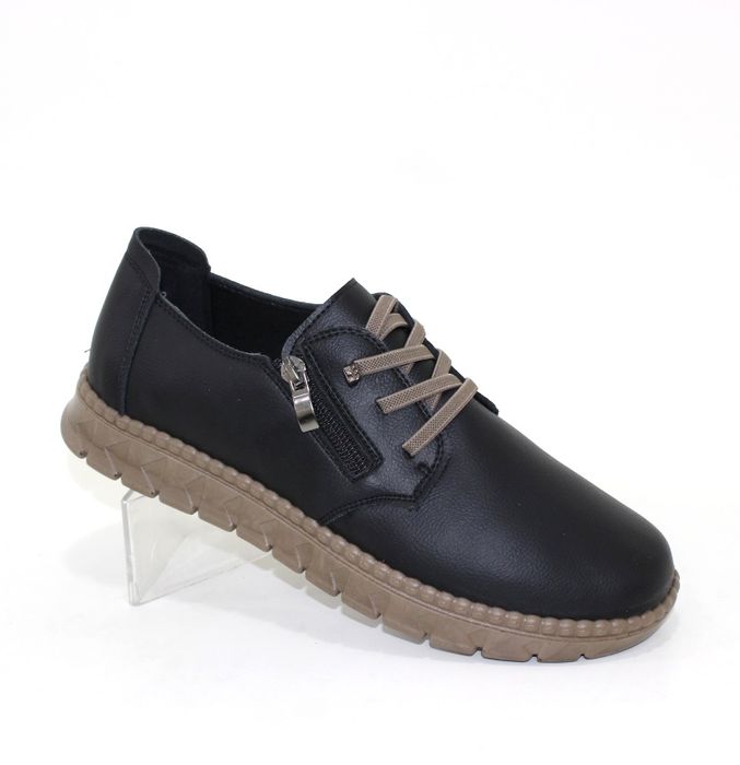 Чорні жіночі туфлі на коричневій легкій підошві збоку на блискавці