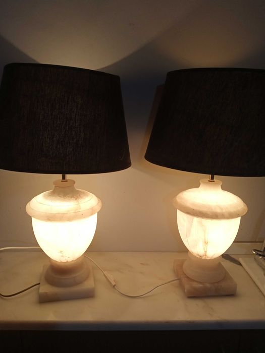 Candeeiros em mármore