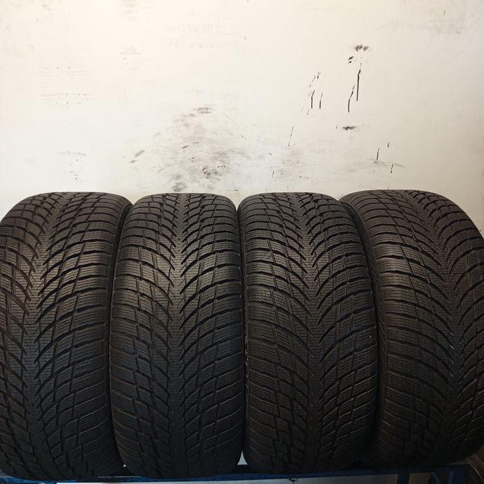 225/40R18 Nokian WR Snowproof