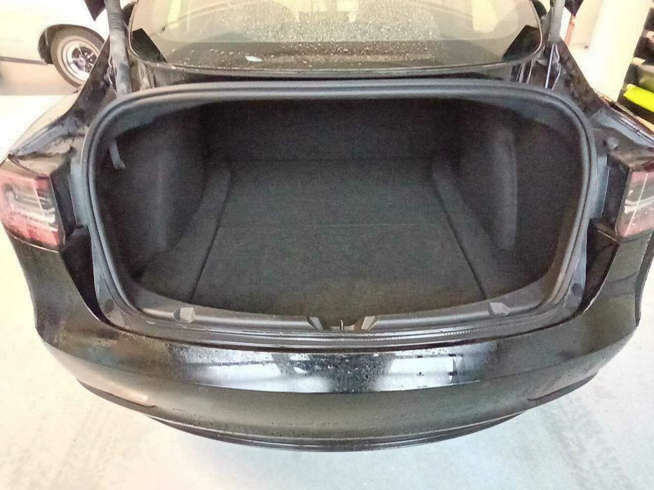 Alugo Tesla Model 3 para TVDE –400€/semana