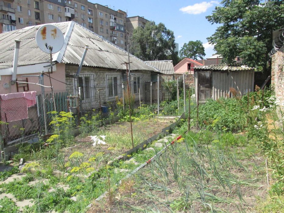 Продається 1/3 част. будинку с окремим двором по вул. Григорія Сокальського  (р-н Центрального ринку) з діючим МАФом