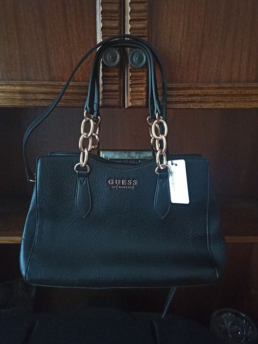 продам новую сумку Guess ,куплена в Америке