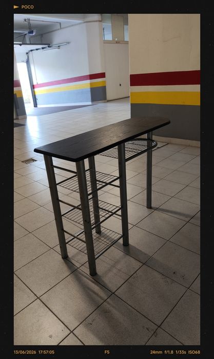 Mesa tipo bar + 2 cadeiras