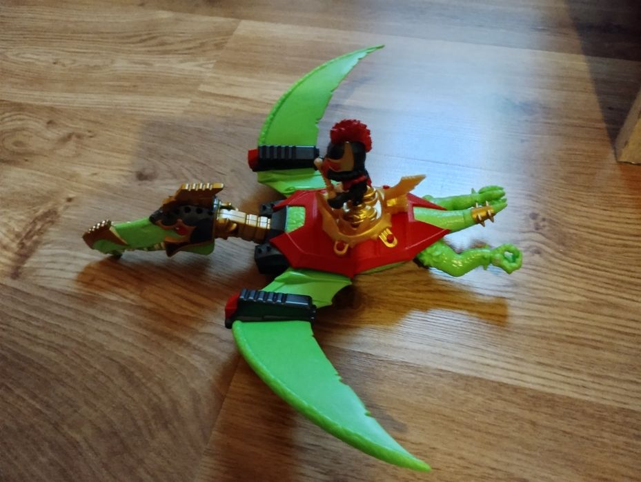 Dinozaur Pterodaktyl z ludzikiem i klatką