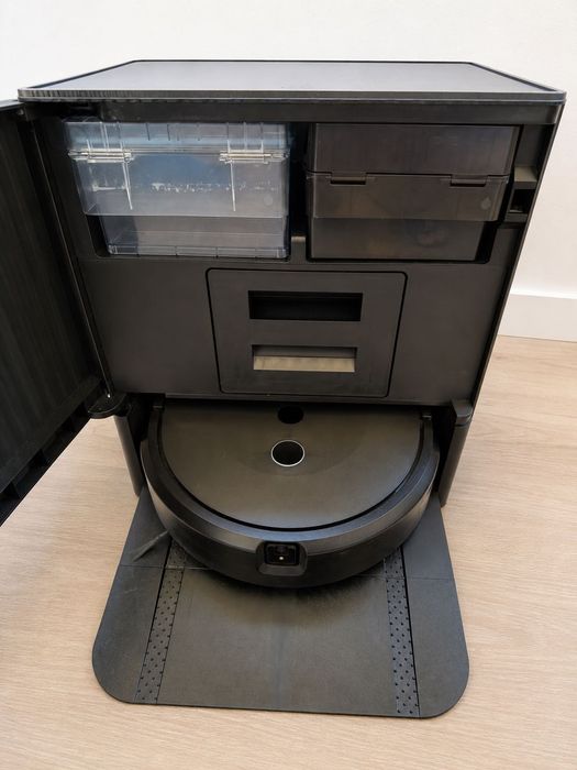iRobot Roomba Combo 10 Max + AutoWash Dock