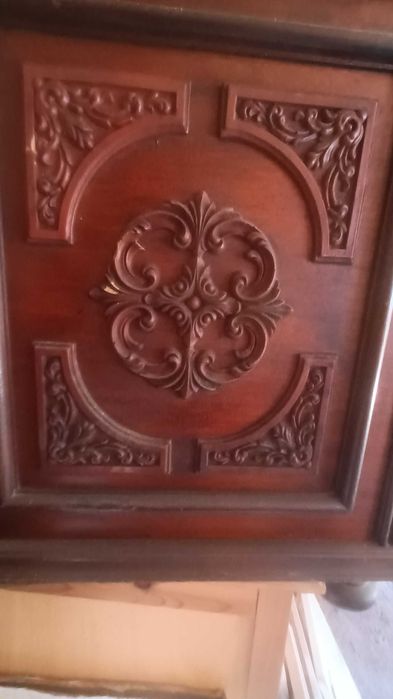 Baú de madeira trabalhado