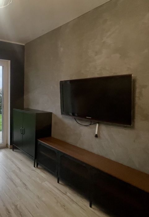 Telewizor Samsung 37” Full HD + uchwyt ścienny – sprawny
