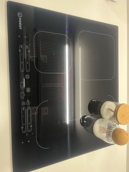 Placa inducao indesit com apenas 5 meses de uso, fatura a comprovar