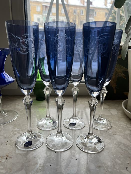 Кришталеві богемські шампанські бокали з синього кришталю