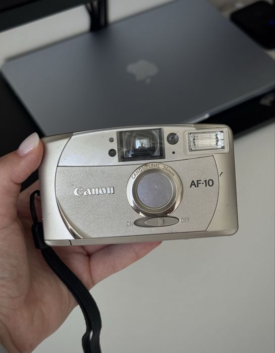 Плівковий фотоапарат Canon AF-10 35mm | 26mm f/6 | Auto Focus | Flash
