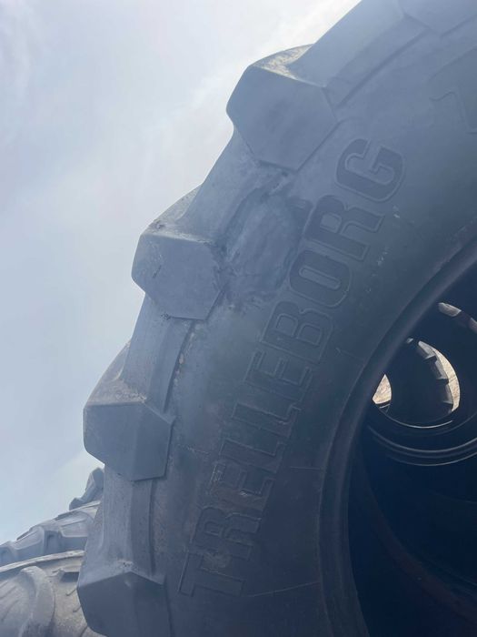 Komplet opon 900/60R42 Trelleborg TM900