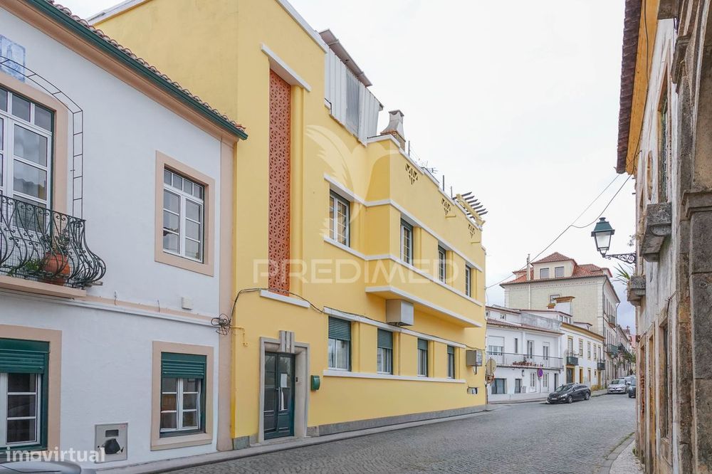 Apartamento T5 com Terraço no Centro Histórico de Abrantes - Totalm...