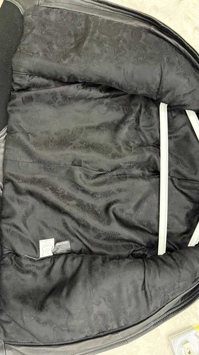 Жіноча шкіряна куртка