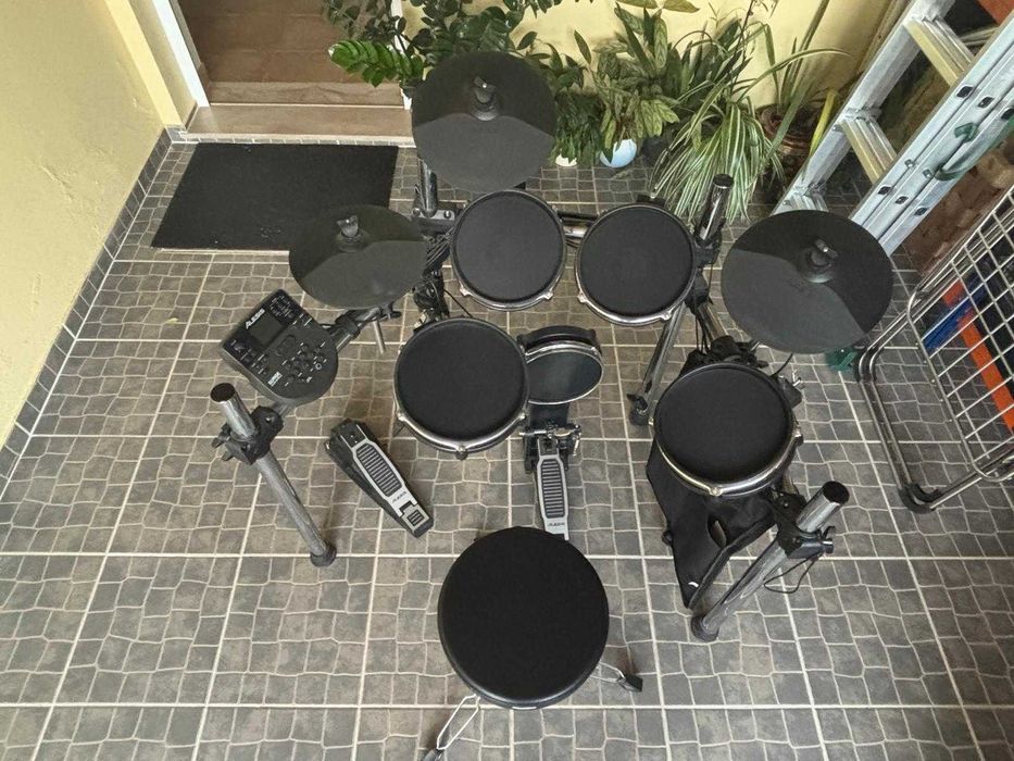 Bateria Alesis Surge Mesh Kit + extras