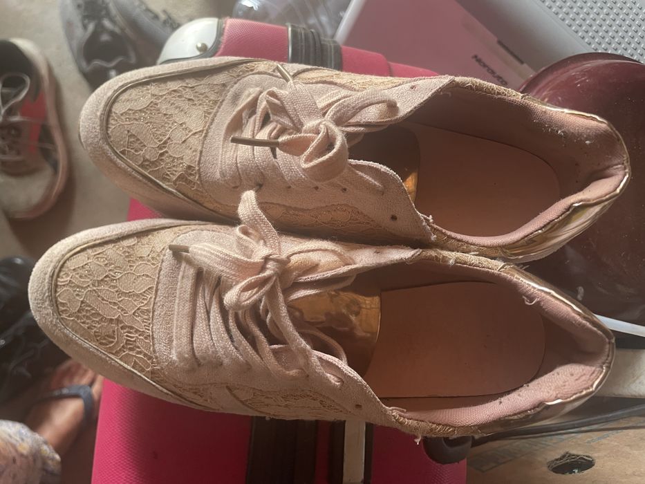 Sapatilha preta e tenis rosa cada e 5 eros sapatilha 7