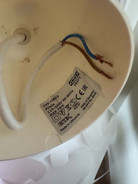 Biała lampa Ikea