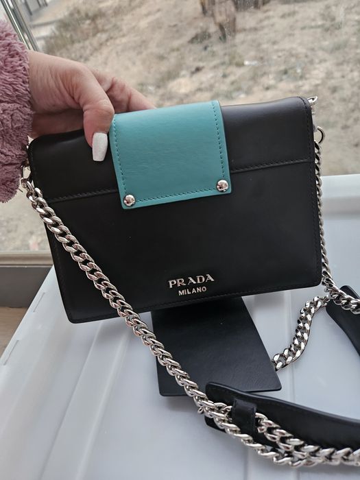 Bolsa prada preta e turquesa