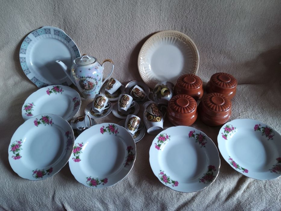 Посуда  тарелки ,чашки,молочники