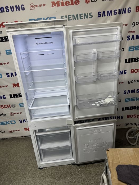 Вбудований холодильник Samsung (забудова в меблі)