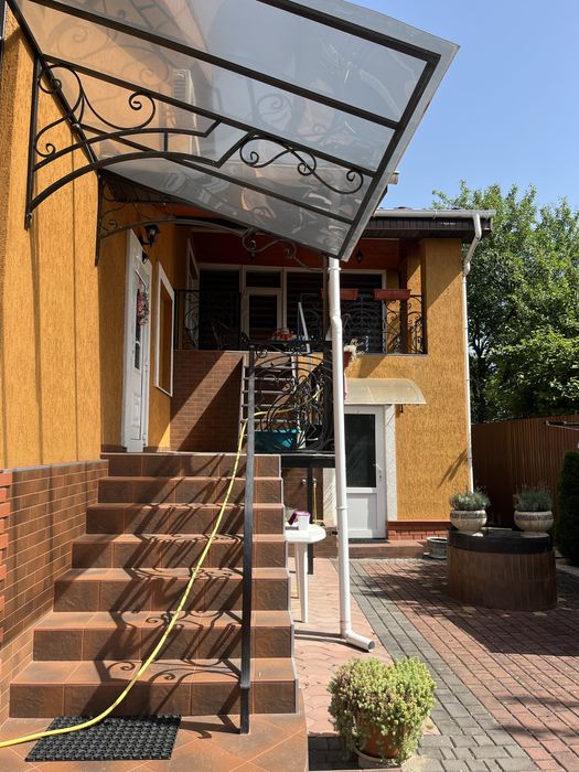 Елітний будинок 302 м2 престижний район Берегово