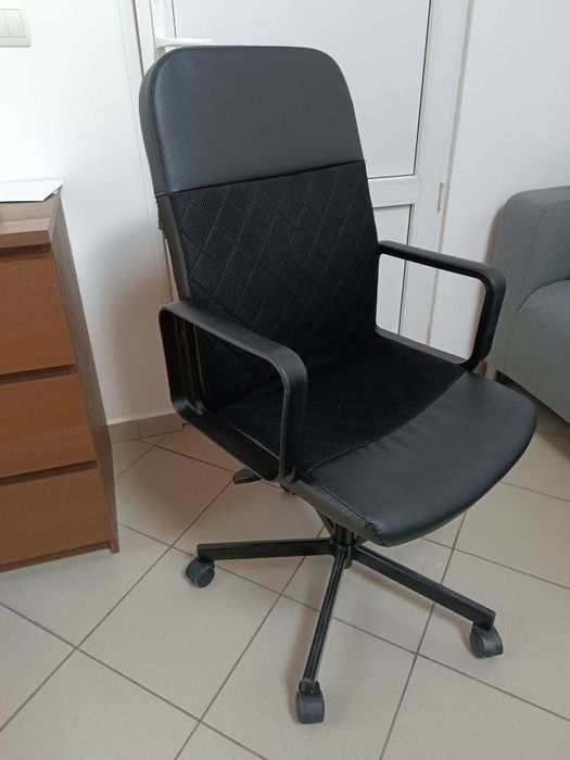 Стіл IKEA MICKE (5 шт) та стільці (6 шт)